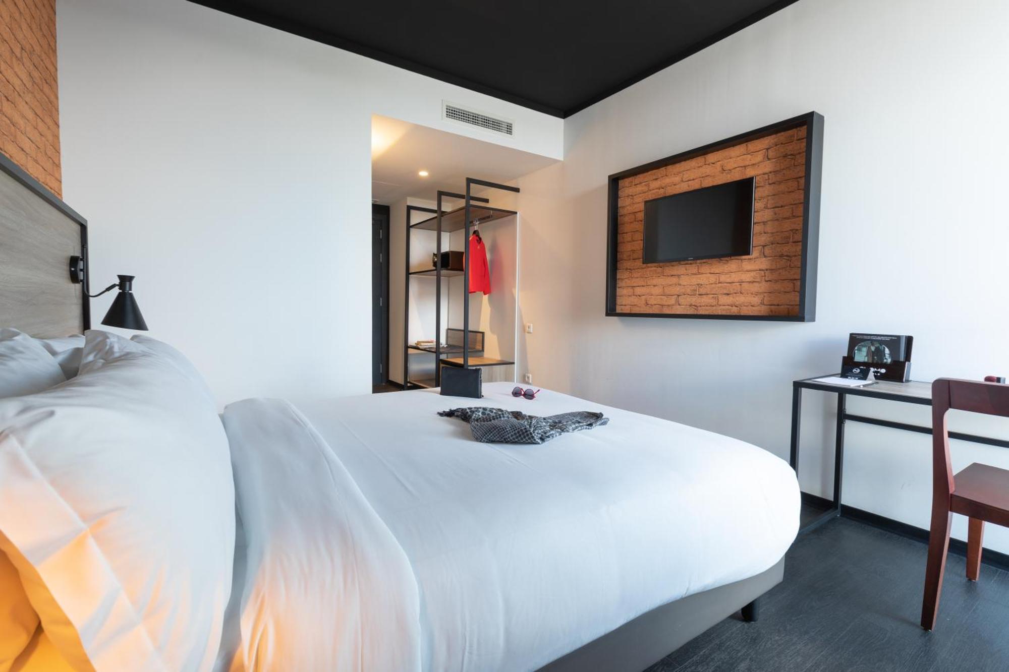Double Room with Balcony,1457244535:JPEG